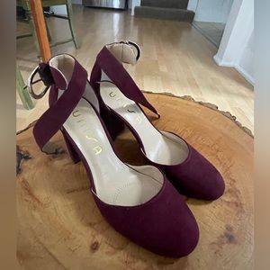 Unisa Burgundy Krizo Pump